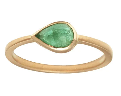 0.50ct Pear Colombian Emerald & Yellow Gold Bezel Ring