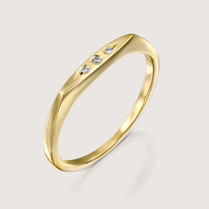 Jackie Gold Ring Three Diamonds